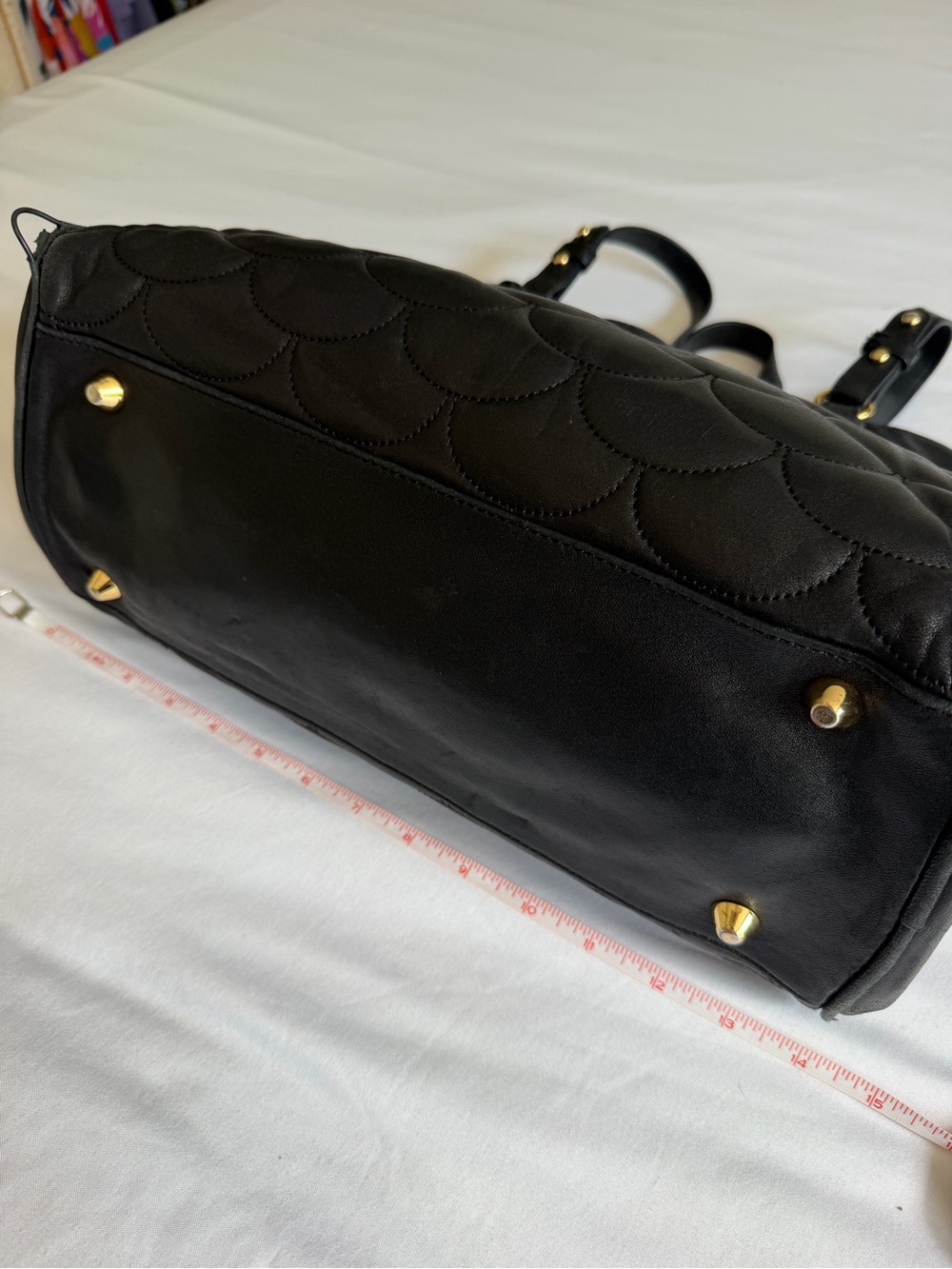 Badgley Mischka Leather Black Quilted Scallop Gold Hardware Shoulder Bag - Picture 12 of 14